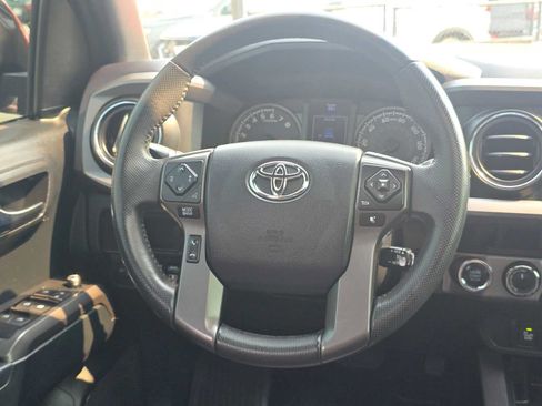 Certified 2017 Toyota Tacoma TRD Off-Road w/ Premium & Technology Package AWD/4WD image 19