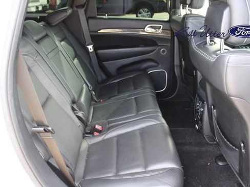 Used 2016 Jeep Grand Cherokee SRT image 13