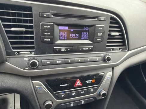 Used 2018 Hyundai Elantra SE FWD image 25
