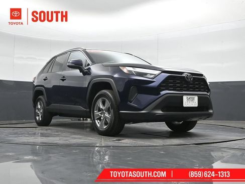 Used 2025 Toyota RAV4 XLE AWD/4WD image 37
