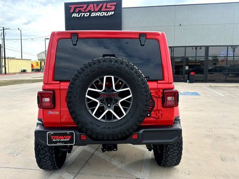 Used 2024 Jeep Wrangler Unlimited Sahara w/ Safety Group image 8