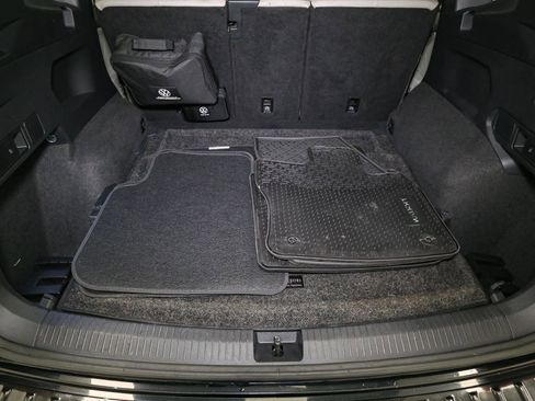 Used 2023 Volkswagen Tiguan SE R-Line AWD/4WD image 14