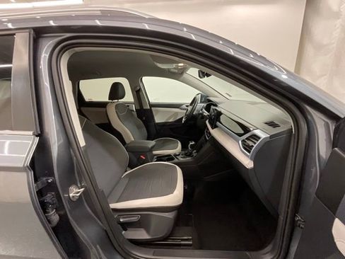 Used 2025 Volkswagen Taos SE AWD/4WD image 23