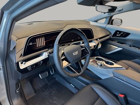 New 2026 Cadillac Optiq Luxury 1 image 23
