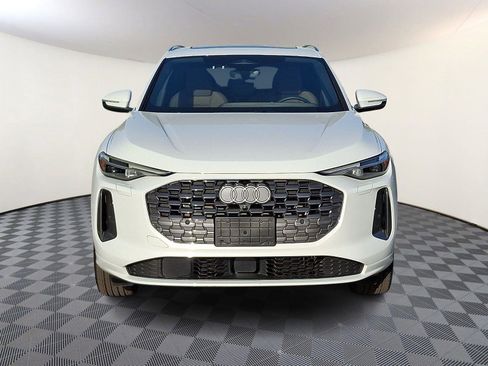 Used 2025 Audi Q5 Premium Plus w/ Premium Plus image 2