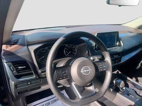 Used 2023 Nissan Rogue SV image 9