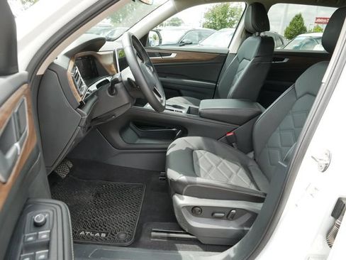 Certified 2024 Volkswagen Atlas SE AWD/4WD image 13
