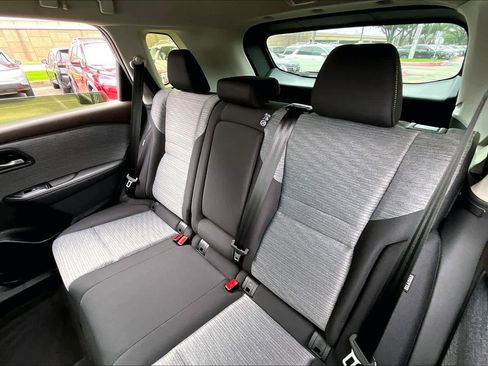 Certified 2023 Nissan Rogue SV FWD image 18