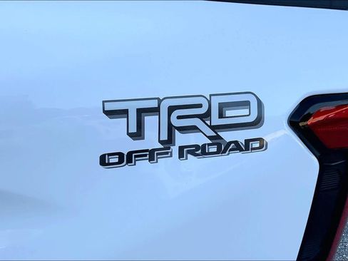 Used 2024 Toyota Tacoma TRD Off-Road w/ TRD Off Road Upgrade Package AWD/4WD image 30