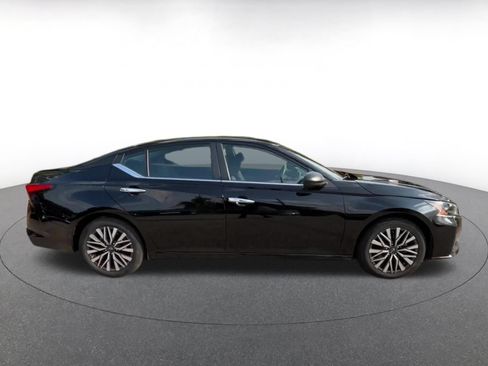 Used 2025 Nissan Altima 2.5 SV FWD image 16