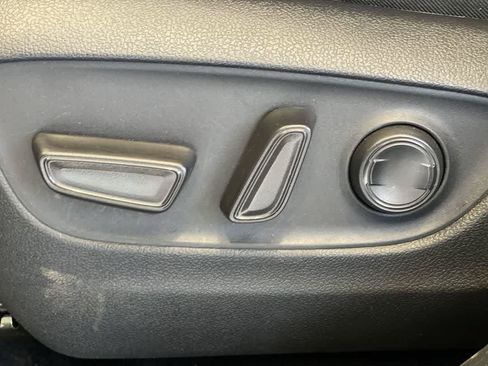 Used 2025 Toyota RAV4 XLE AWD/4WD image 15