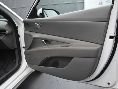 Used 2023 Hyundai Elantra SEL image 25