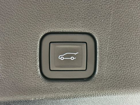 Used 2025 Buick Enclave Preferred FWD image 31