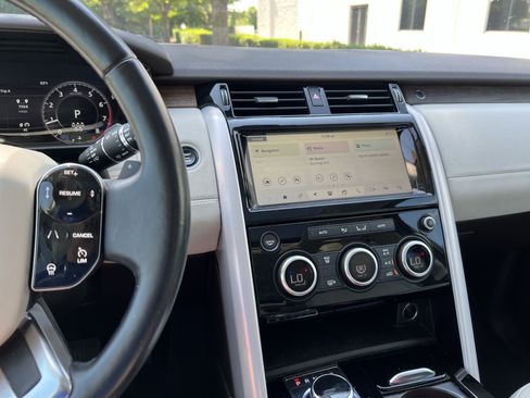 Used 2019 Land Rover Discovery HSE AWD/4WD image 18