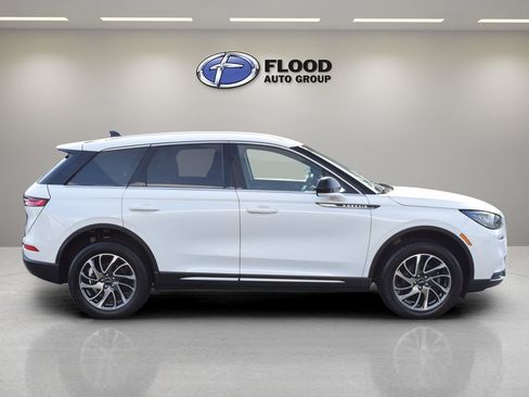 Used 2022 Lincoln Corsair AWD w/ Equipment Group 101A image 3