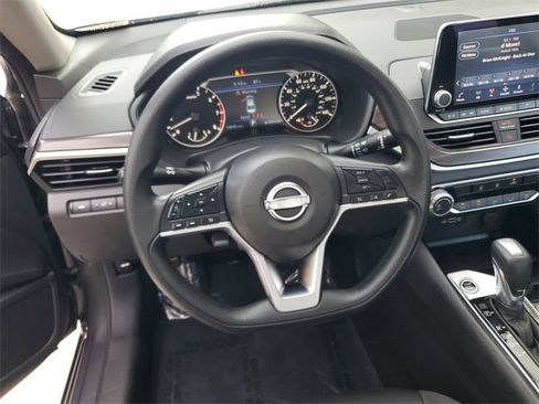 Used 2024 Nissan Altima 2.5 SV image 5