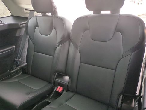 Used 2021 Volvo XC90 T5 Momentum w/ Climate Package image 35