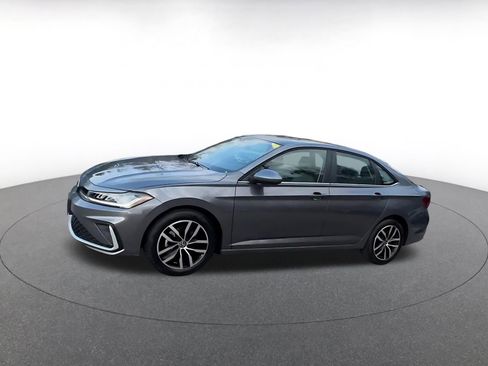 Used 2025 Volkswagen Jetta SE image 9