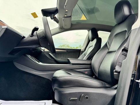 Used 2025 Tesla Model Y Long Range RWD image 20