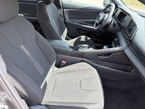 Certified 2025 Hyundai Elantra Sport FWD image 13