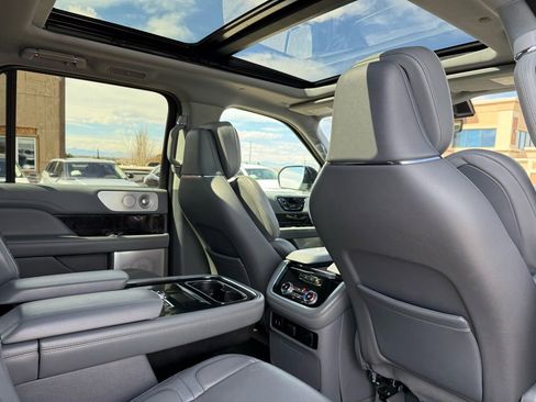 Used 2019 Lincoln Navigator Reserve image 23