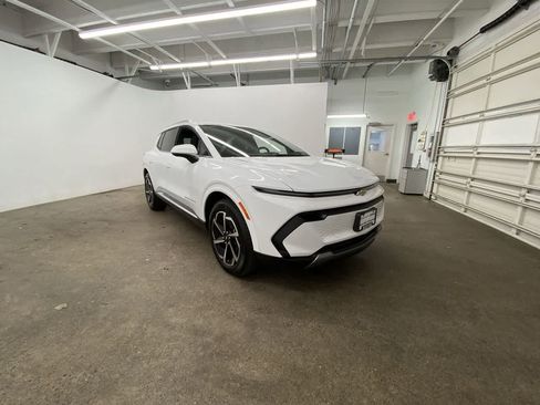 Used 2025 Chevrolet Equinox EV LT w/ Convenience Package image 8