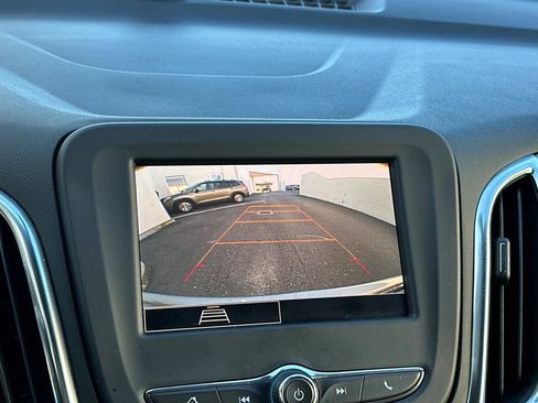 Used 2023 Chevrolet Equinox LT w/ Driver Convenience Package image 19