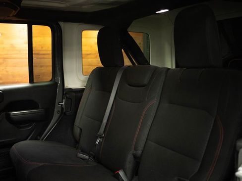 Used 2022 Jeep Wrangler Unlimited Rubicon AWD/4WD image 11