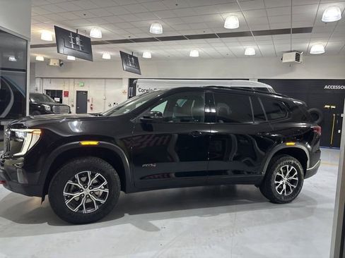 Used 2024 GMC Acadia AT4 w/ Luxury Package image 2