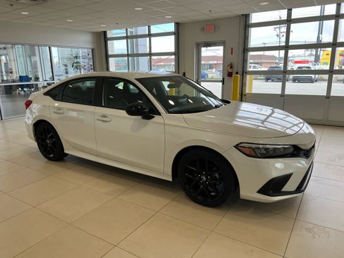 Used 2024 Honda Civic Sport image 1
