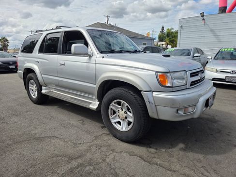 Used 2000 Toyota 4Runner SR5 RWD image 5