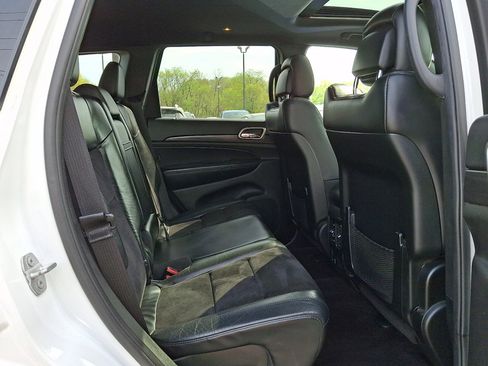 Used 2018 Jeep Grand Cherokee Altitude AWD/4WD image 15