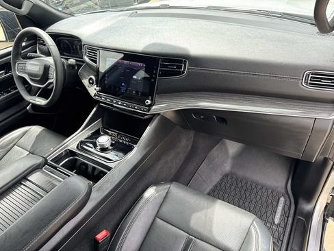 Used 2024 Jeep Wagoneer L Series II w/ Flexible Seating Group RWD image 14