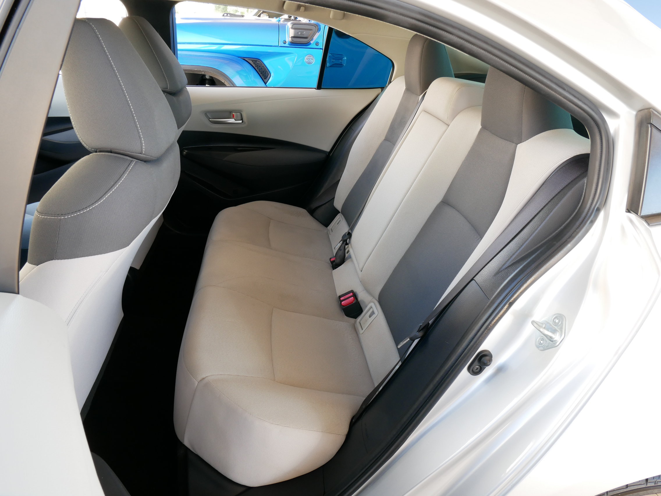Used 2021 Toyota Corolla LE w/ Carpet Mat Package (TMS) FWD image 20