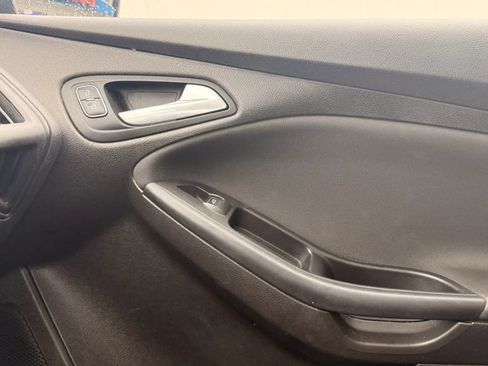 Used 2016 Ford Focus SE FWD image 25