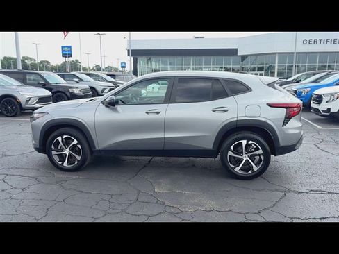 Certified 2024 Chevrolet Trax RS w/ Driver Confidence Package FWD image 5