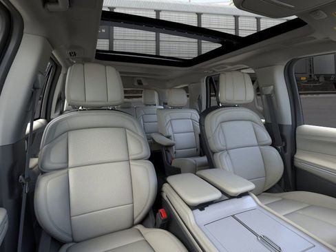 New 2026 Lincoln Navigator Reserve image 23