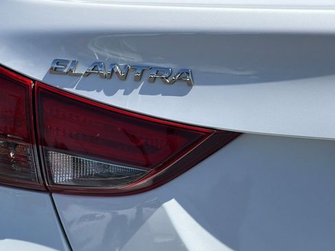 Used 2016 Hyundai Elantra SE FWD image 26