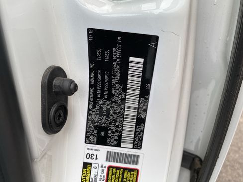Used 2020 Toyota Sienna SE w/ Nightshade Edition FWD image 32