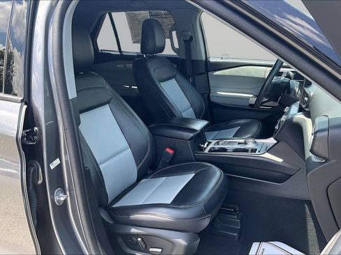 Used 2023 Ford Explorer XLT w/ Equipment Group 202A AWD/4WD image 7