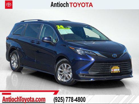 Certified 2024 Toyota Sienna LE w/ LE Plus Package image 1