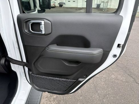 Used 2023 Jeep Wrangler Unlimited Sahara w/ Cold Weather Group AWD/4WD image 17