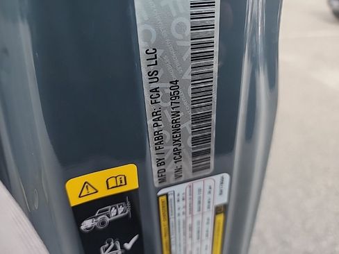 Used 2024 Jeep Wrangler Sahara image 17