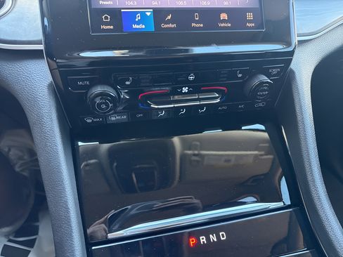Certified 2022 Jeep Grand Cherokee L Limited AWD/4WD image 23