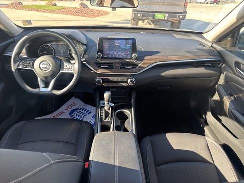 Used 2024 Nissan Altima 2.5 SV image 11