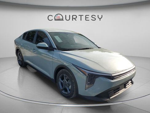 New 2026 Kia K4 LXS image 4