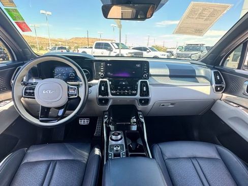 Used 2022 Kia Sorento SX Prestige w/ Panoramic Sunroof Package AWD/4WD image 16