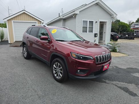 Used 2019 Jeep Cherokee Latitude Plus w/ Cold Weather Group AWD/4WD image 2