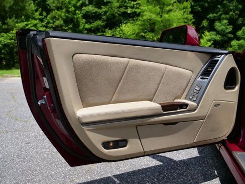 Used 2007 Cadillac XLR V RWD image 24