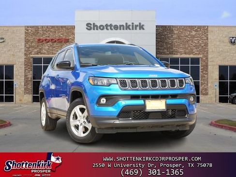 Used 2023 Jeep Compass Latitude AWD/4WD image 1